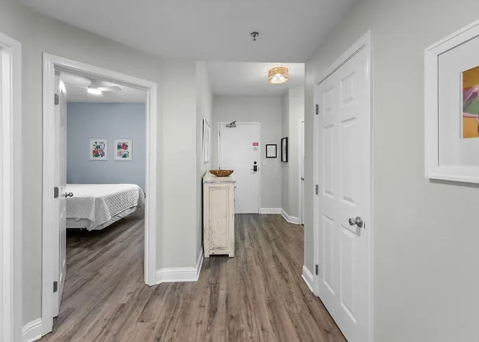 Lighthouse 1414 Beachfront *