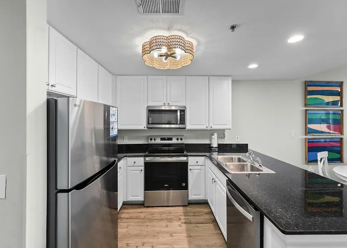 Lighthouse 1414 Beachfront *