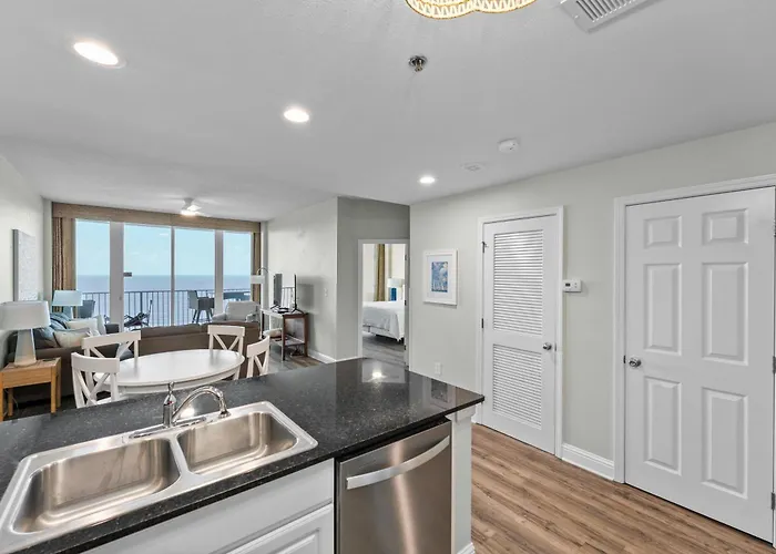 Lighthouse 1414 Beachfront *