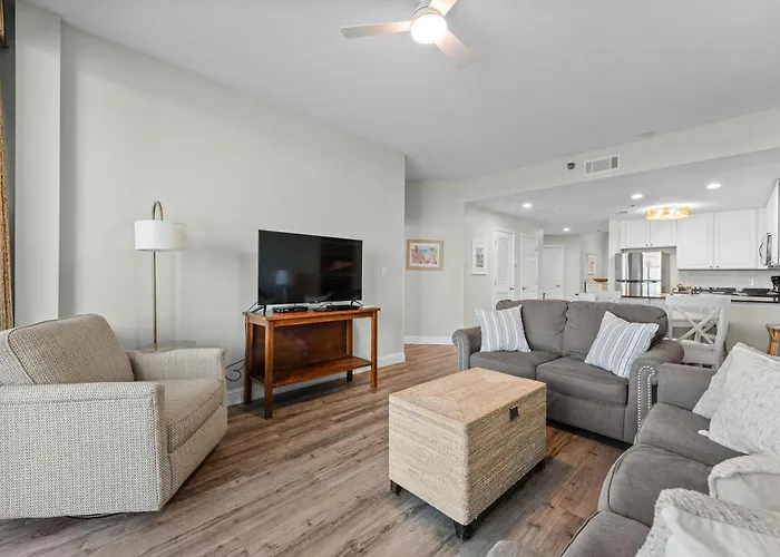 Lighthouse 1414 Beachfront Apartment *