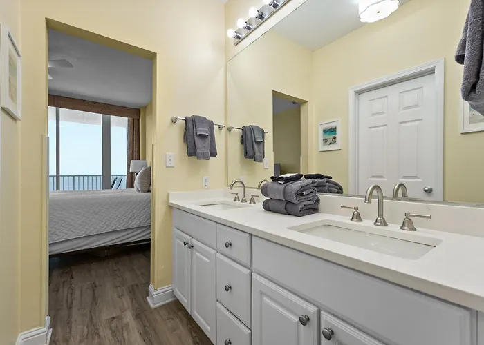 Lighthouse 1414 Beachfront