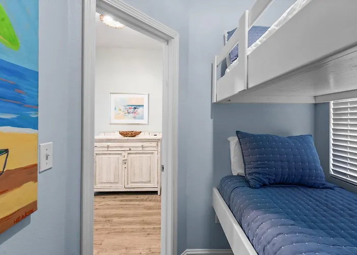Lighthouse 1414 Beachfront Apartment *