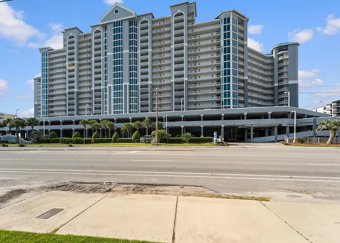 Lighthouse 1414 Beachfront Apartment *